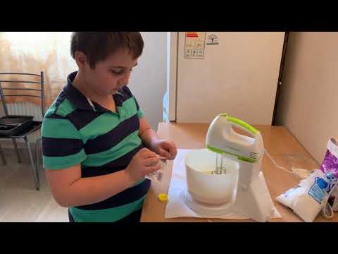 Alexandru (Arad)   teaching us to bake a cake