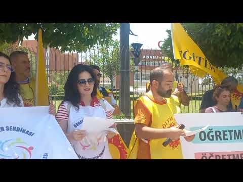Adana Eğitim Sen adına Fatih Toprak, İl Milli Eğitim Müdürlüğü Önünde Yıl Sonu Değerlendirmesi Yaptı