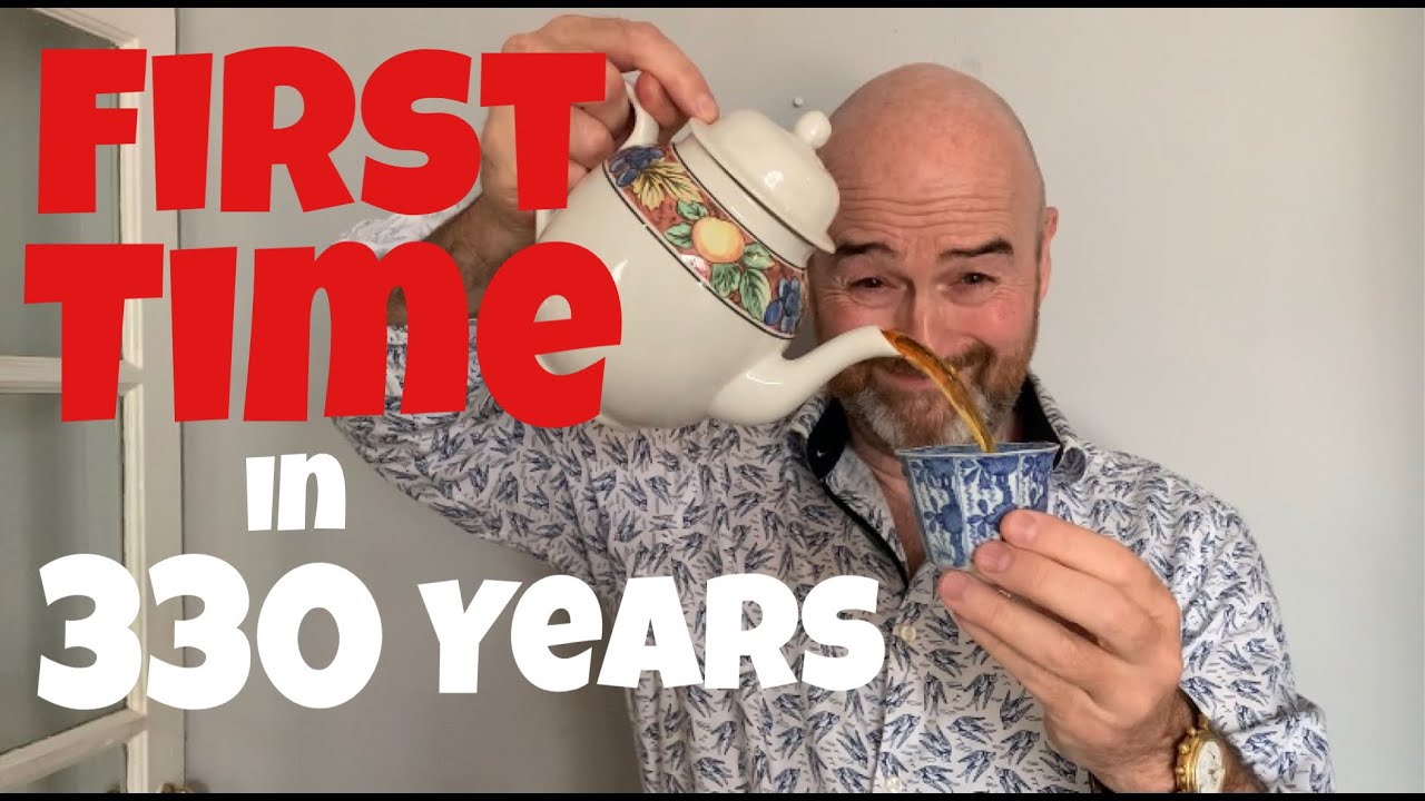 Pouring Boiling Hot Tea into a 330 year old Chinese porcelain cup to see if it cracks!