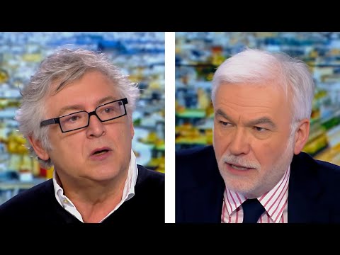 Moment d'anthologie : Michel Onfray démonte Pascal Praud sur la soi-disant intelligence de Macron !
