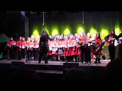 🎄 „Iată Vin Colindători” 🌟 Florile Dalbe ✨ | Corul Melody 🎶 Crăciun Magic la Sighet 🎤🇷🇴