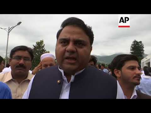 Pakistan's newly-elected lawmakers take their oath at national assembly
