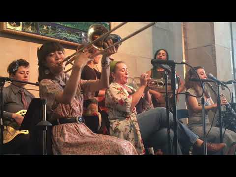 Shake 'Em Up Jazz Band - Washboard Wiggles