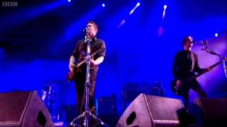 Queens Of The Stone Age - Feel Good Hit Of The Summer (Glastonbury 2011) HD