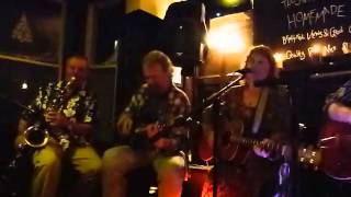 The Three MGBs with Emily Dolan Davies and Cathryn Craig - "Rockin' Around The Christmas Tree"