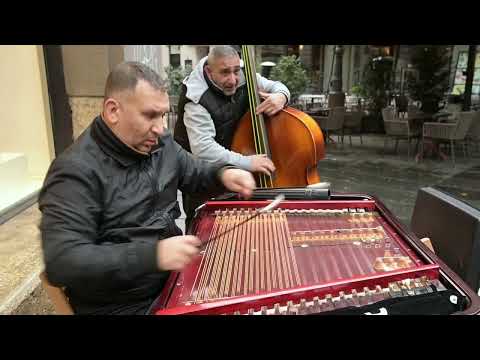 Ulični svirači iz Rumunjske sviraju u Ilici