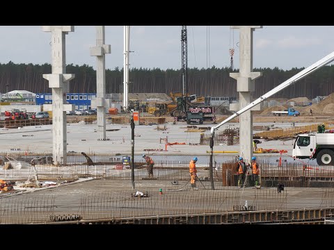 TESLA / Gigafactory4 / 25.08.2021 / 4K / Die  8. Runde Betonguss.  Teil 1