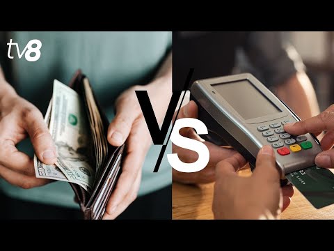 Banii nu în portofel, ci pe card