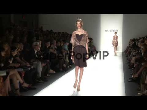Models walk the runway at Katya Leonovich - Runway - Spri...
