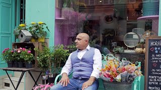 Musik-Video-Miniaturansicht zu Paris Sokaklarında Songtext von Şahin Yücel