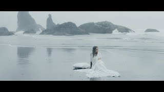 Musik-Video-Miniaturansicht zu Partly Cloudy With a Chance of Tears Songtext von Skylar Grey