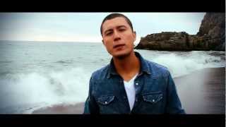Video thumbnail of "Maxi Vargas - Quédate Junto a Mi (Official Video) HD"