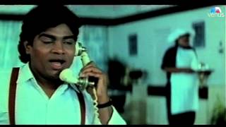 Johnny Lever as a Head Servant who Forgets Everyth