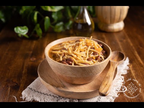 Pasta e fagioli semplice con fagioli in scatola