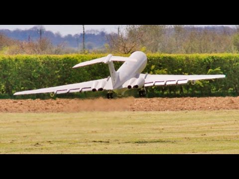 GIANT SCALE RC VICKERS VC-10 4.9mtr W/SPAN RAF FUEL TANKER - LMA RC MODEL AIRSHOW EAST KIRKBY - 2016