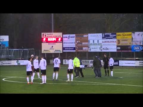 SVZW - CSV Apeldoorn ( 3-3 ) 13-12-2014 | Speler SVZW per brancard van het veld