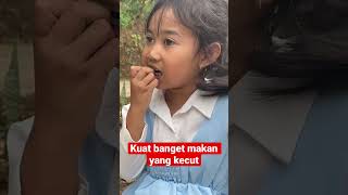 Download lagu Ekspresi ketika makan belimbing wuluh yang kecut banget #belimbing #belimbingwuluh #bocahlucu #short mp3