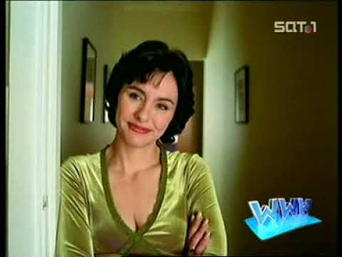 Harnicuta - Advertisement where child washes laptop.