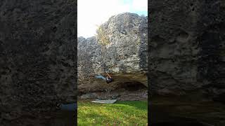 Video thumbnail of El Gran Techo, 6a. Las tuerces