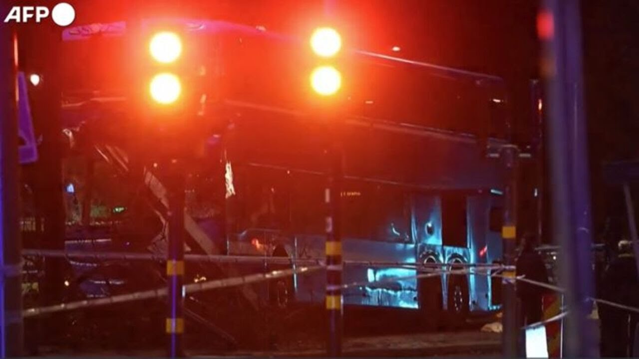 Stoccolma, bus si schianta contro una fermata: tre morti e diversi feriti