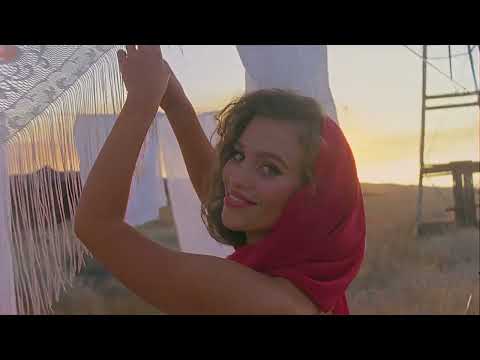 Elyanna - Al Kawn Janni Maak (Official Video)