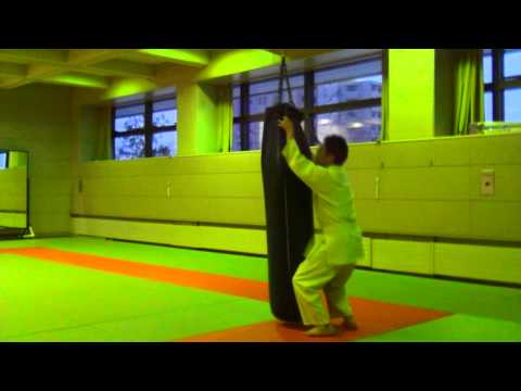 タックルの練習。Practice Tackle.