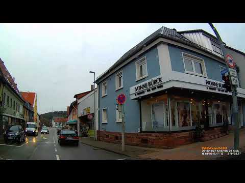 D: Berghausen. Gemeinde Pfinztal. Lkr. Karlsruhe. Ortsdurchfahrt von der B10 zur B293. Dezember 2017