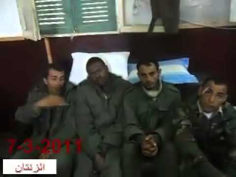 ثورة ليبيا الزنتان اسر مجموعة من ازلام القدافي بعد الهجوم على الجحفل قرب صرمان