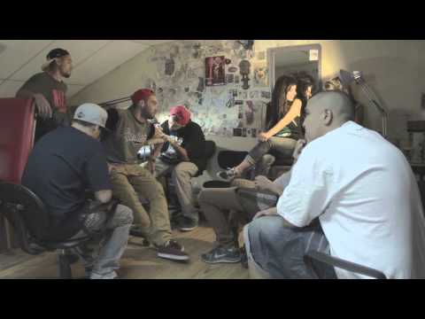 MICRÓFONOS Y FLORES - JUANRO FT. FIANRU & ARQUITECTO DE LA RIMA