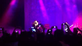 Alanis Morissette - Intro + Woman Down [live - São Paulo -
