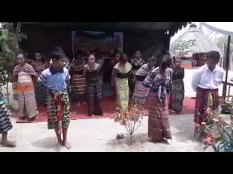 Tarian Telesain Anak-anak SMA Negeri Benlutu