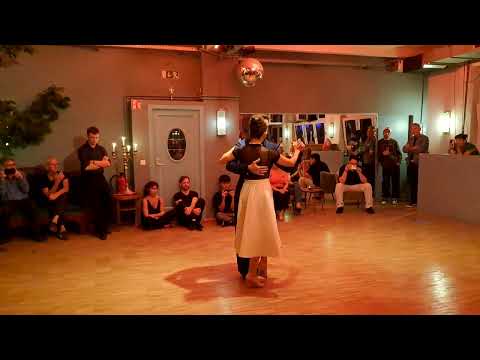 Maria Elena Ybarra and Matias Iriarte - Tu intimo secreto (1/4)