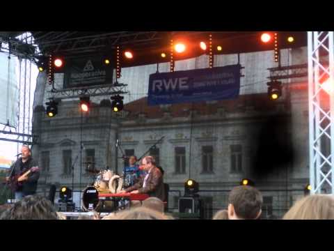 Chválím tě země má - Jaroslav Uhlíř s kapelou - Mezi ploty 2014