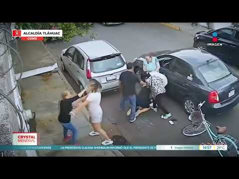 Pelea de perros termina en una fuerte agresión a familia en la CDMX | Noticias con Crystal Mendivil