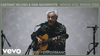 Kadr z teledysku Minha voz, minha vida tekst piosenki Caetano Veloso