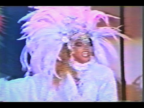 Paula Chaves no Show de Calouros Transformistas 1991 Dublando Julie Andrews "Le Jazz Hot"✔️