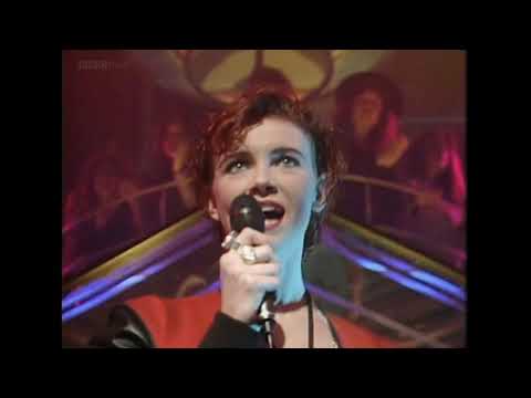 D Mob Featuring Cathy Dennis - C'mon and get my love (Studio, TOTP #2)