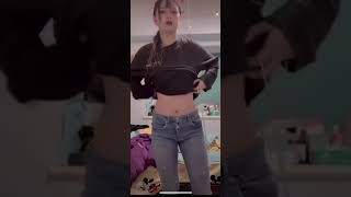 Tiktokライブ配信 大胆に見せてしまう 上 ちら