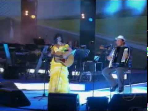 Paula Fernandes e Dominguinhos Caminhoneiro Ao Vivo  Roberto Carlos Emoções Sertanejas 2010