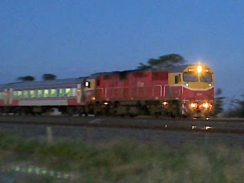 Twilight V/line passenger train - Melbourne to Geelong line - PoathTV #1 Trains in Australia