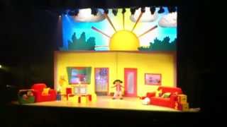 TCHOUPI spectacle à Lille musique "c'est toi le chat".mp4