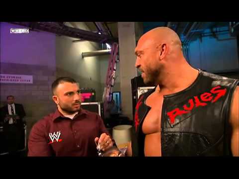 WWE Smackdown 23/07/13 Ryback signs some autograph to a lucky father