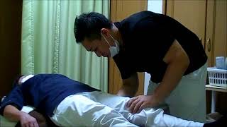 腰痛　筋膜リリース　施術風景