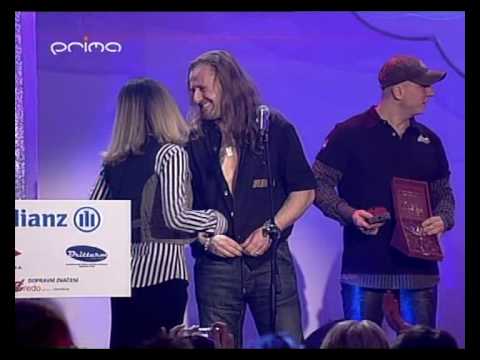 Kabát a totálně na šrot jejich frontman Pepa Vojtek