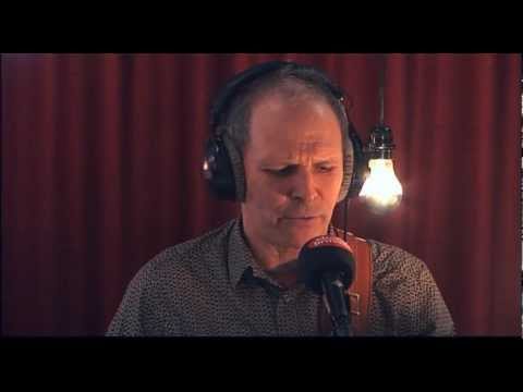 Studio Brussel: Toy - Suspicion (live for One Hit Wonderdag)