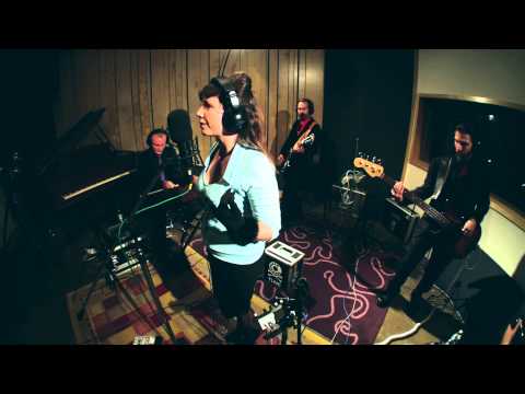 909 Sessions: Latenight Callers - 'Future Scars' | The Bridge