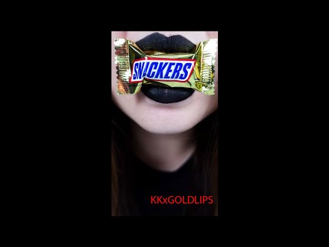 ASMR GOLD CHOCOLATE SNICKERS SATISFYING CLOSE UP MOUTH EATING SOUNDS MUKBANG | KKxGOLDLIPS #Shorts