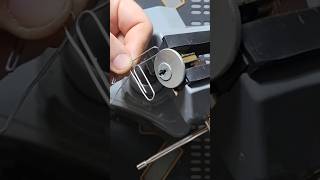 Download lagu How to Pick a Lock with Paperclips mp3