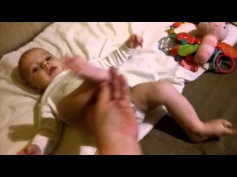 Dawidek probuje nozke