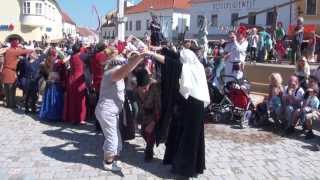 preview picture of video 'Eulenspiel & Musici Hilari beim Mittelalterfest in Eggenburg 2013: Szene IV'